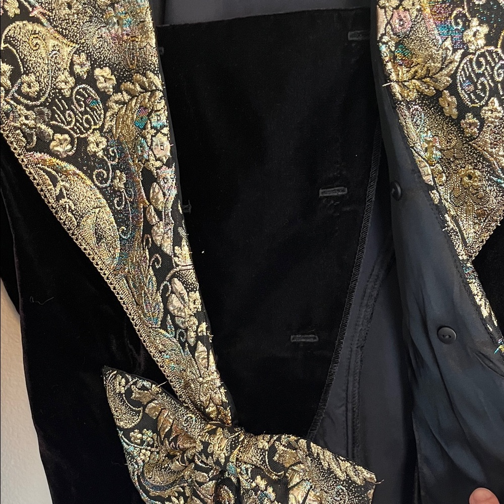 Scott McClintock Vintage Black Velvet Jacket w/ Gold Brocade Collar, Bow & Cuffs - Picture 6 of 9